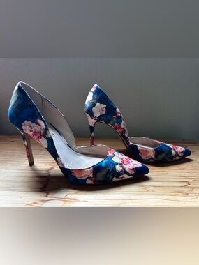 Louise et Cie Floral Pointed-Toe Stiletto Heels – Size 8